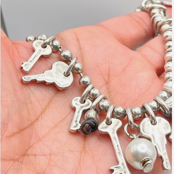 NWT Uno De 50 Statement Multi Charms Beaded Dangle Keys Pearl Silver Charm Chain - Picture 6 of 16